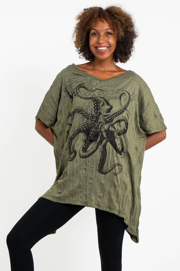 Womens Octopus Loose V Neck T-Shirt in Green